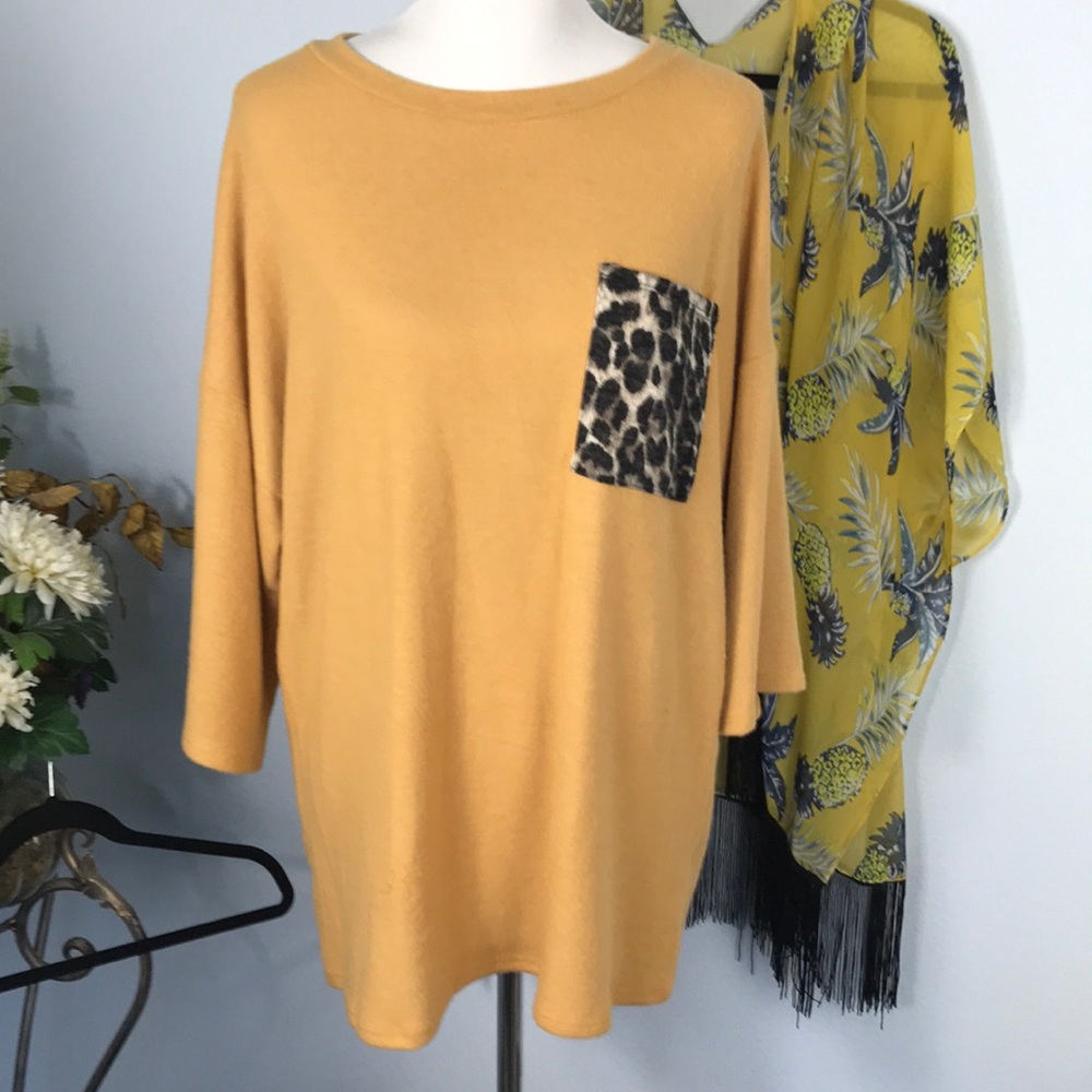 Over sized round neck pullover. - Picture 2 of 4